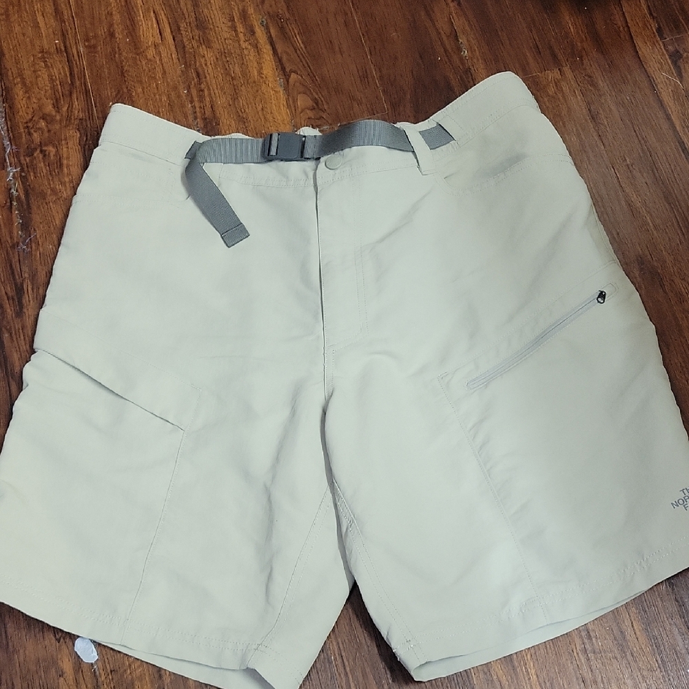 The North Face Men's Beige Cargo Shorts Size Xl